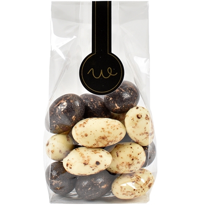 Orbit almonds i pose med lang label