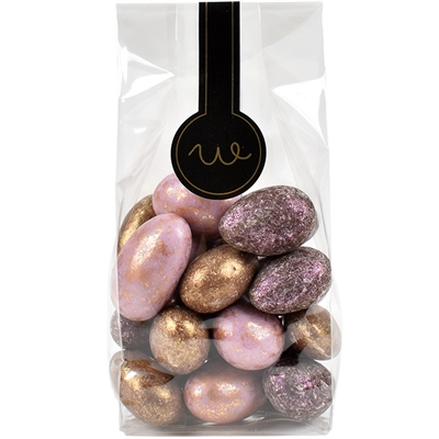 Purple gold almonds i pose med lang label